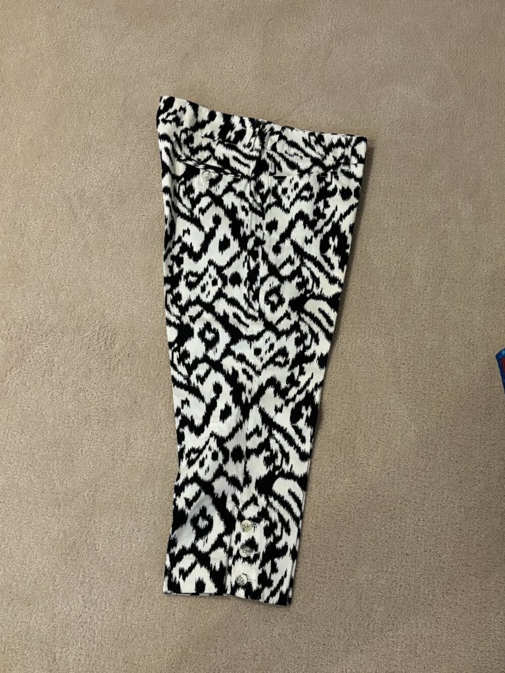 Ladies' Black Capris